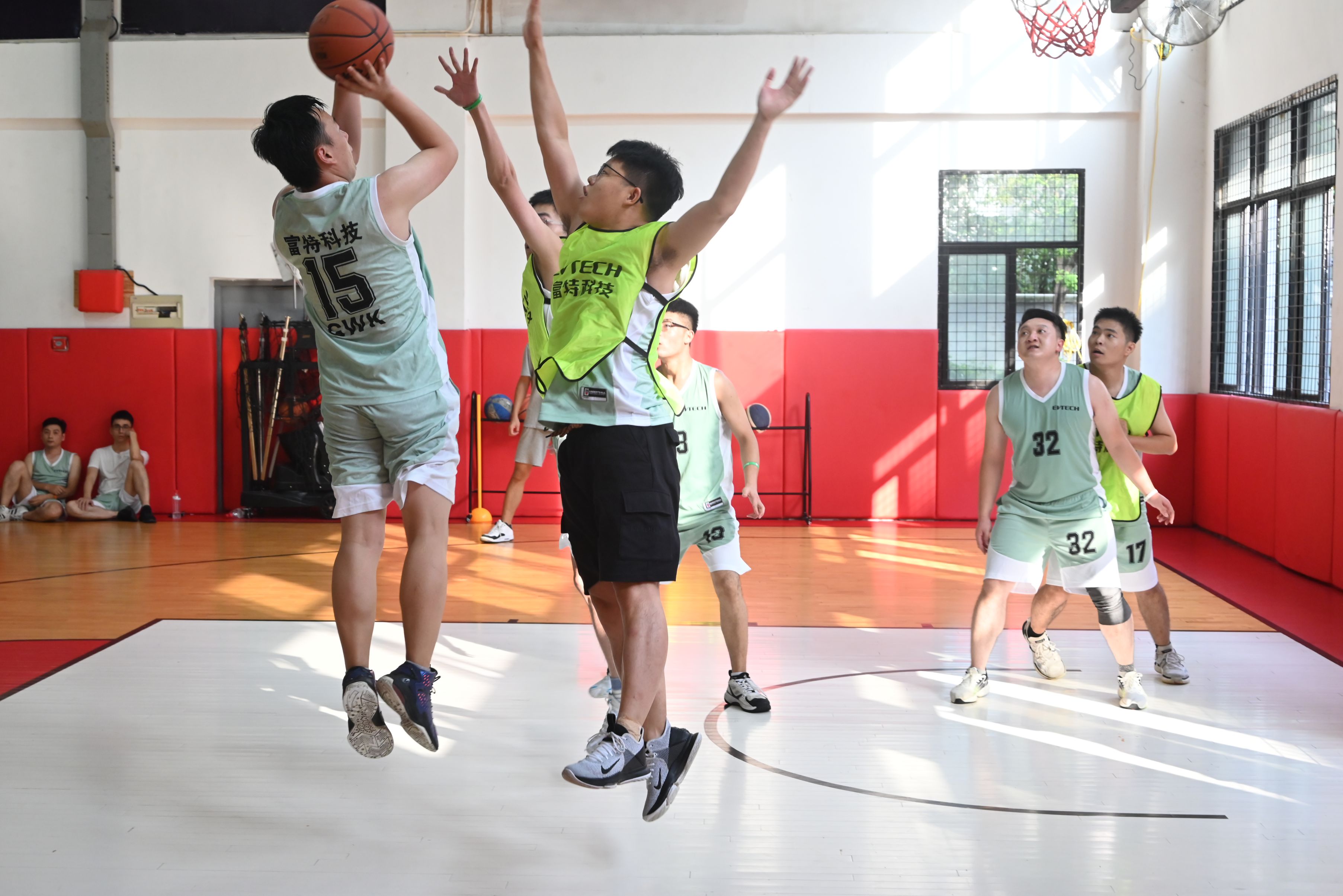 两队全力冲击季后赛席位